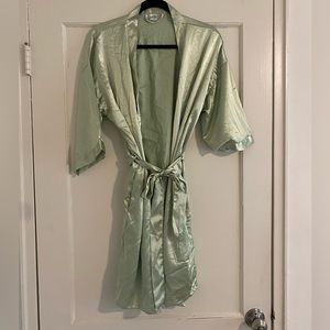 XL Green satin robe. Worn once.
